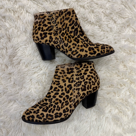 Vionic leopard booties - Picture 1 of 5